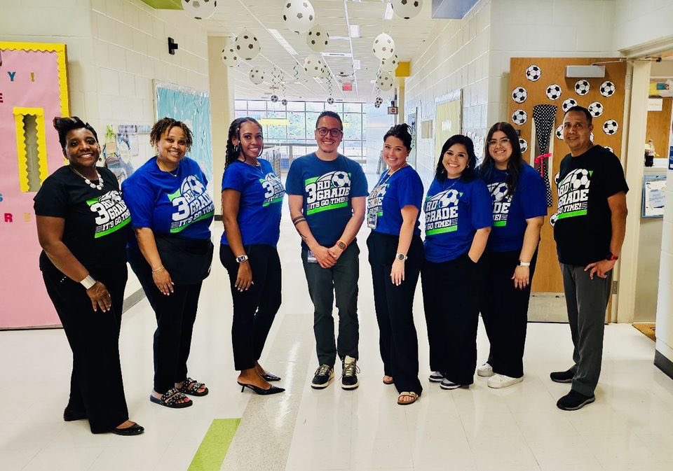 Padilla_AA's tweet photo. W•E•L•O•M•E  B•A•C•K, Tigers! 🐯 💙 2024-2025 let’s turn it up! 
#GameChangers @TeamDallasISD @REHdz79 @MRamirezDISD @JackieMarieRod @APSavRyan https://t.co/nFNosyhSXp