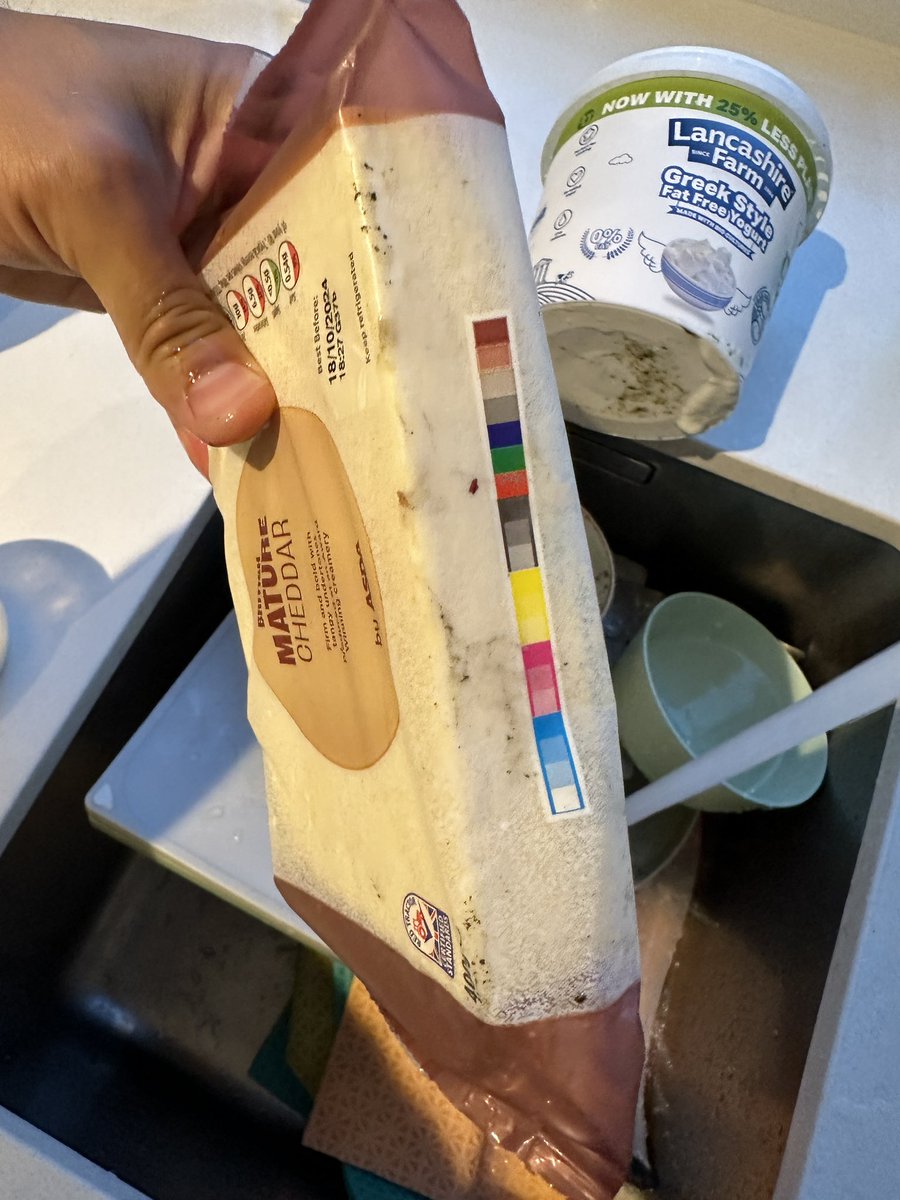 cgoodman25's tweet photo. @AsdaServiceTeam Today I received my worst Asda delivery yet! A mix of mouldy broken produce and missing items. Gross! Please contact me. https://t.co/bTzOxQyQST