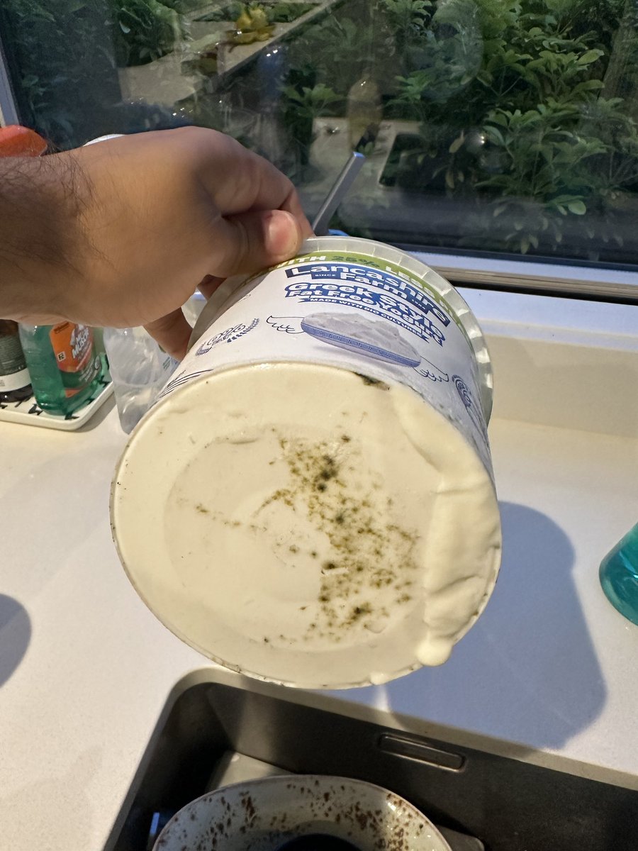 cgoodman25's tweet photo. @AsdaServiceTeam Today I received my worst Asda delivery yet! A mix of mouldy broken produce and missing items. Gross! Please contact me. https://t.co/bTzOxQyQST