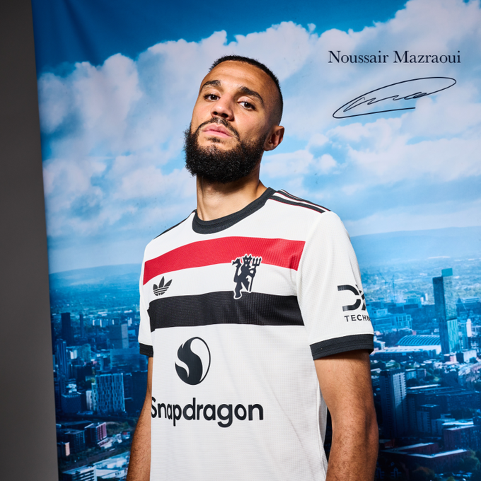 Mercado_Ingles's tweet photo. OFICIAL. Manchester United ha fichado al lateral Marroqui, procedente del Bayern Munchen, Noussair Mazraoui (26), llega por un precio de £12M + £4M en variables, firmando por 4 temporadas hasta el 2028. ✅🇲🇦 https://t.co/4LHBE4LwfK