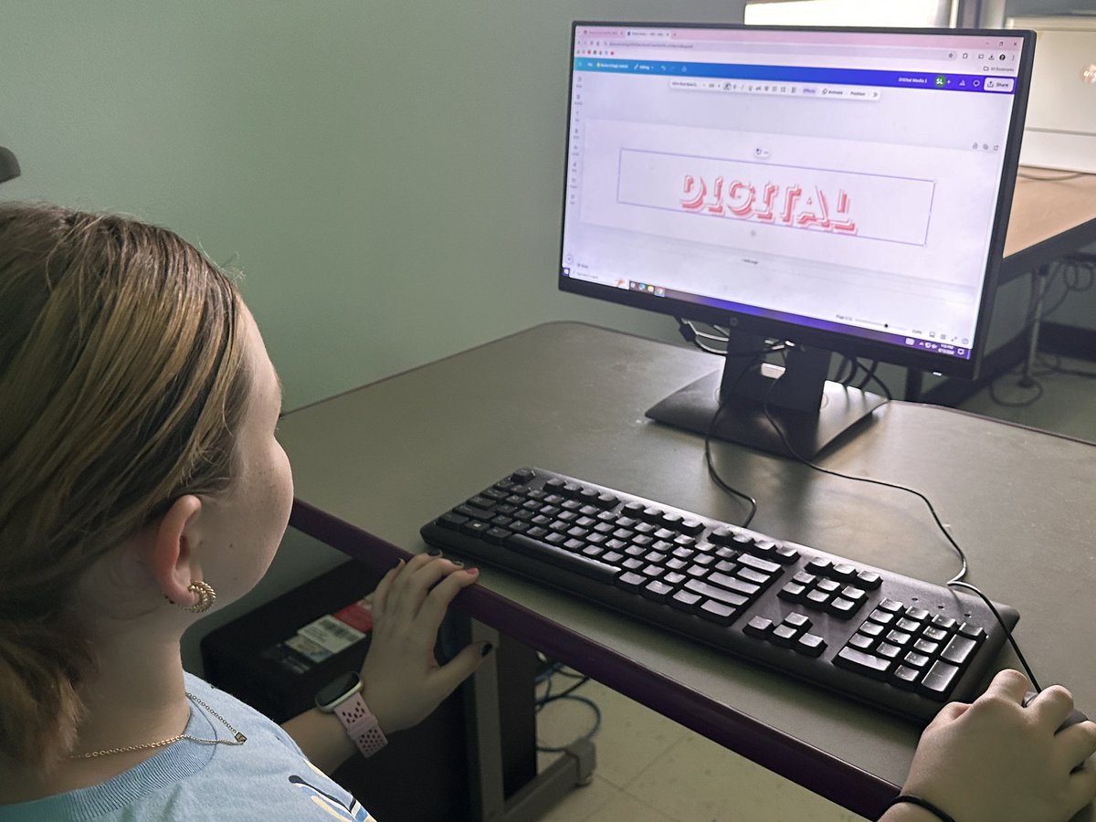 msjteachestech's tweet photo. Today in Digital Media, students are creating their google classroom banners. I like to start the year off giving students a creative outlet and allow them to make google classroom their own.  @dataedwhite #DATAdoes #theDATAway https://t.co/dlkkvX5WnF