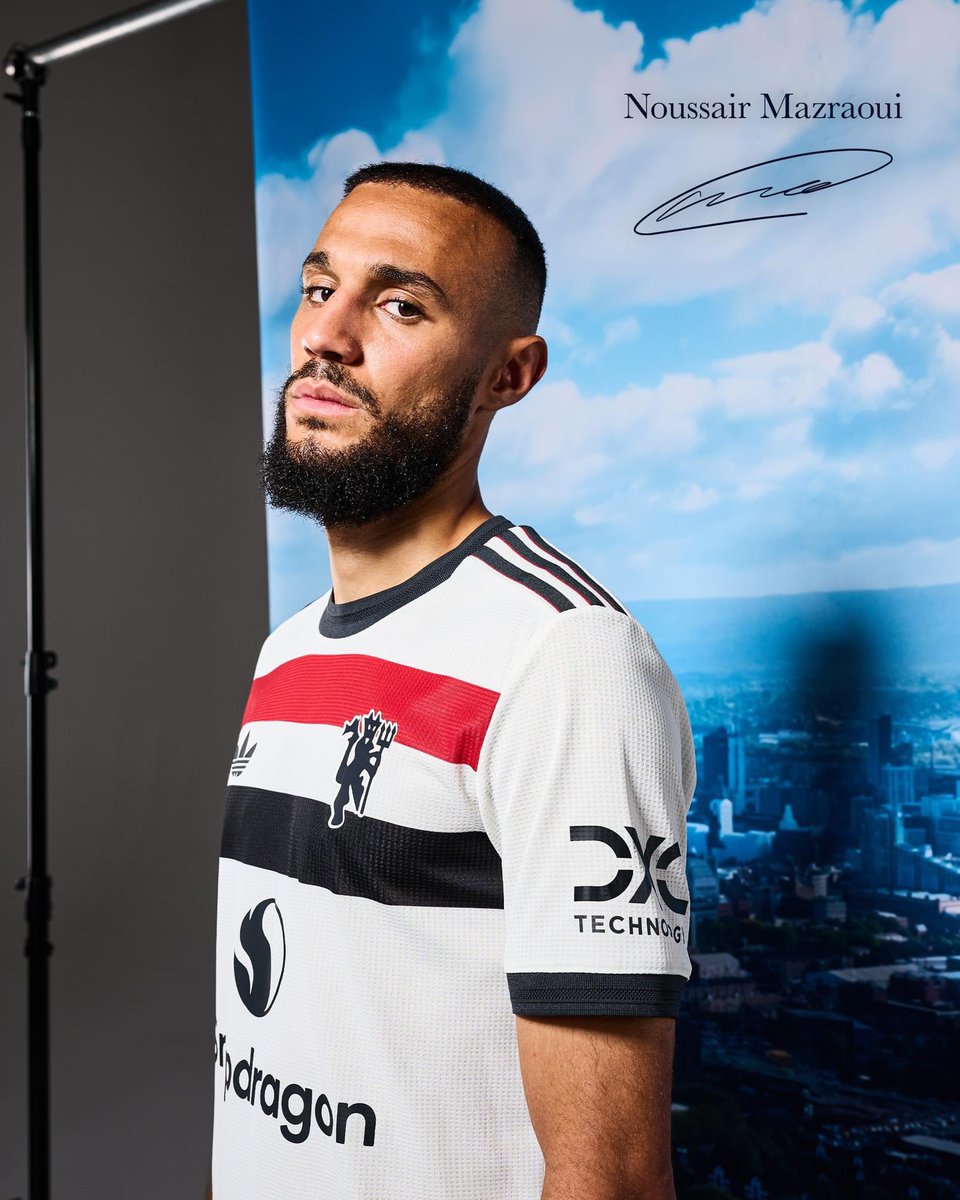 🏴󠁧󠁢󠁥󠁮󠁧󠁿 Van de ene topclub naar de andere: Noussair Mazraoui heeft de transfer gemaakt van FC Bayern München naar Manchester United. Op naar een mooi Engels Avontuur, Noussair! 💪