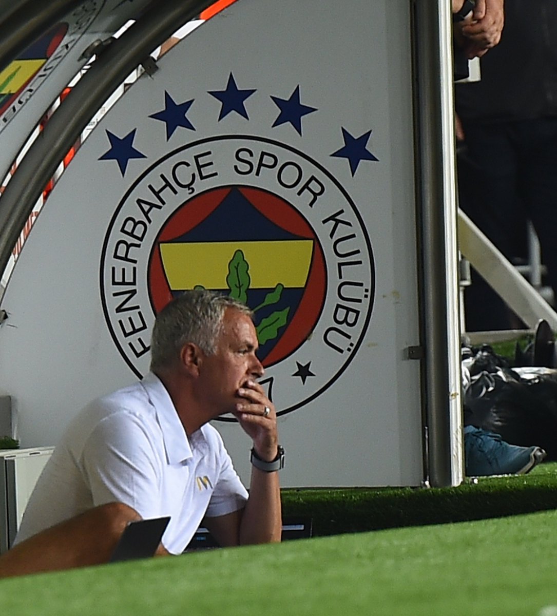 bosunatiklama's tweet photo. Mourinho, kariyerinde ilk kez Avrupa Kupaları eleme aşamasında kaybetti. https://t.co/BnD786E9w8