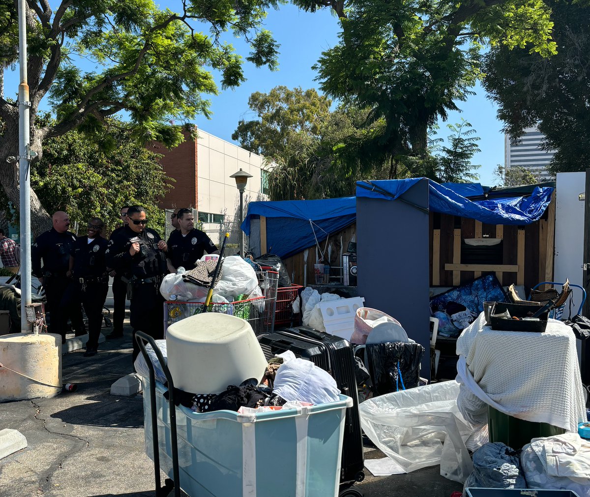 Homelessness services in LA for ya