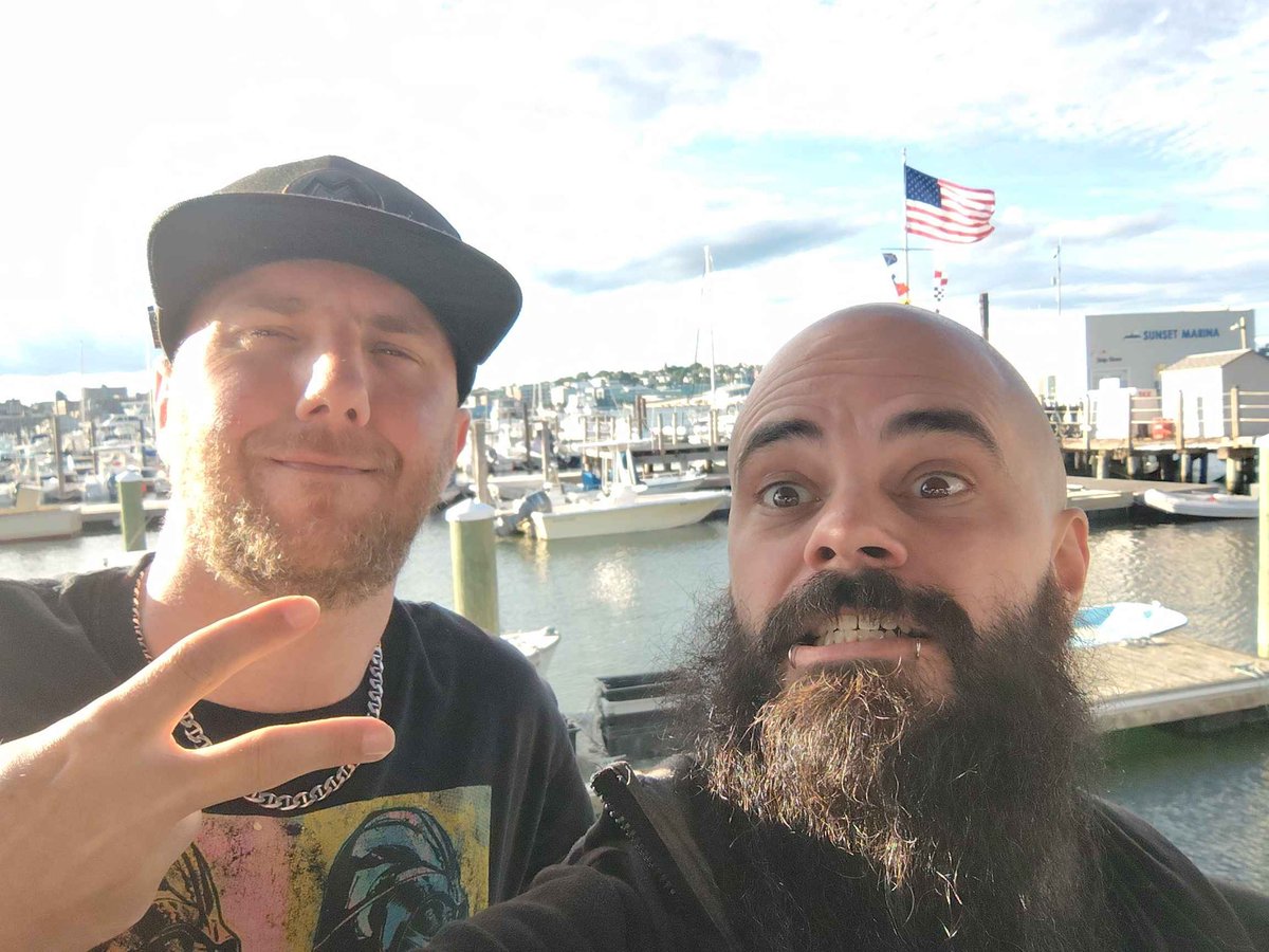 gr8fulAF tweet media