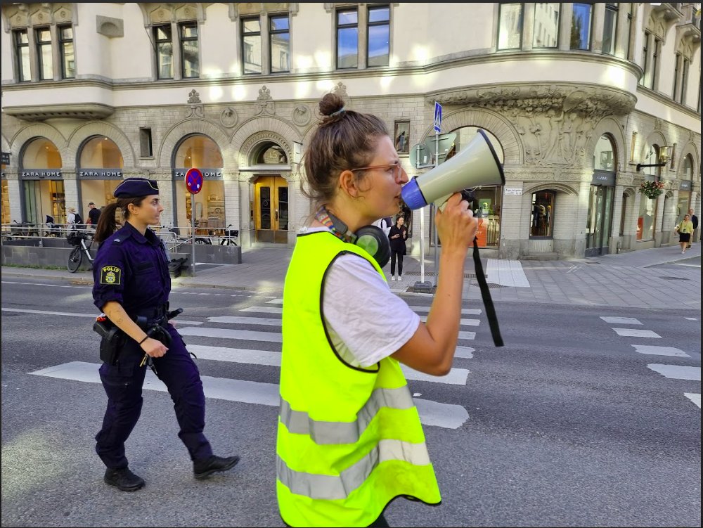 JanineClimate's tweet image. Week 313, 13/8
🌞 #Exxonknew #ShellKnew = #ClimateCrisis +prior knowledge = #Homicide!   

#StopFossilSubsidies #OilFuelsWar
#FridaysforFuture #StopEACOP #ecocide #FreePalestine #ProtectTheProtest #ScientistRebellion #TheScienceIsClear 

#FFFMapSolidarity, 17, Stockholm, Sweden