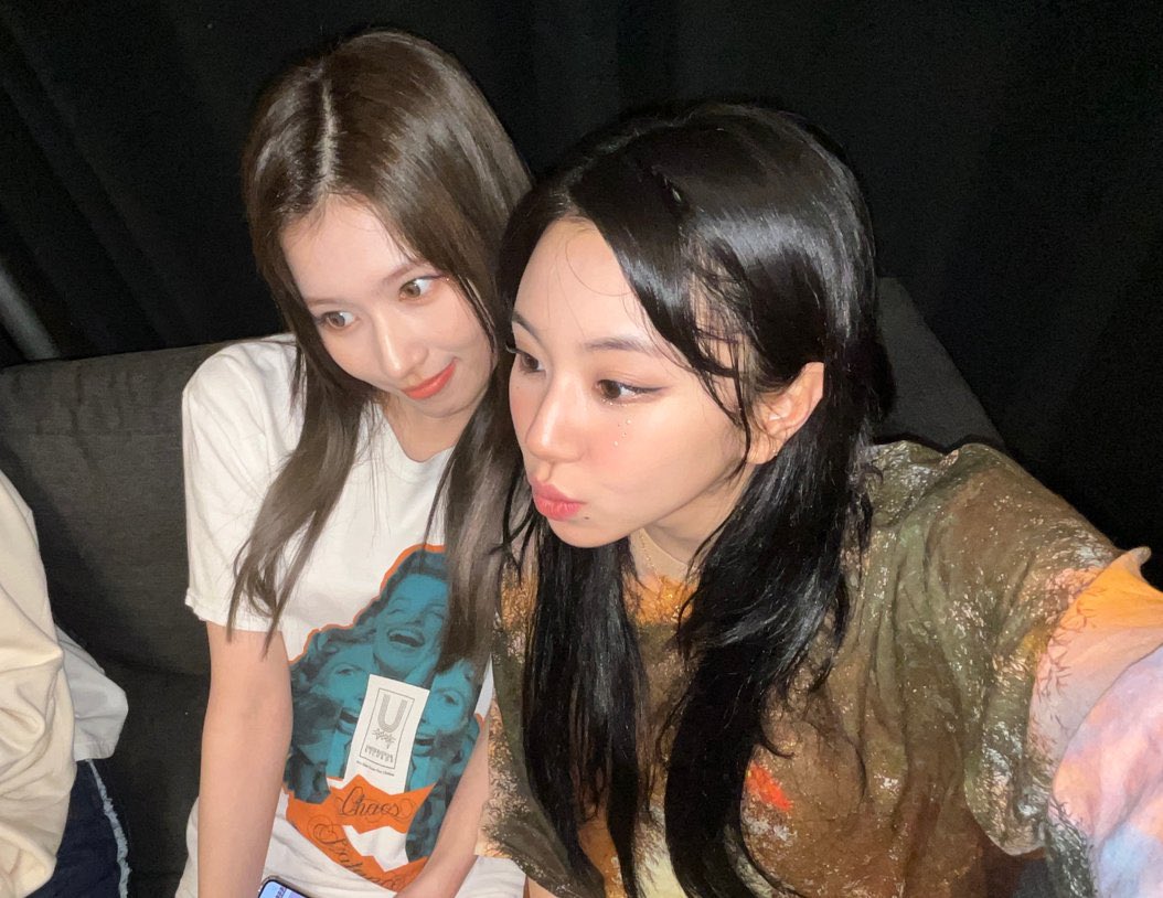 chaeyoung daily tweet media