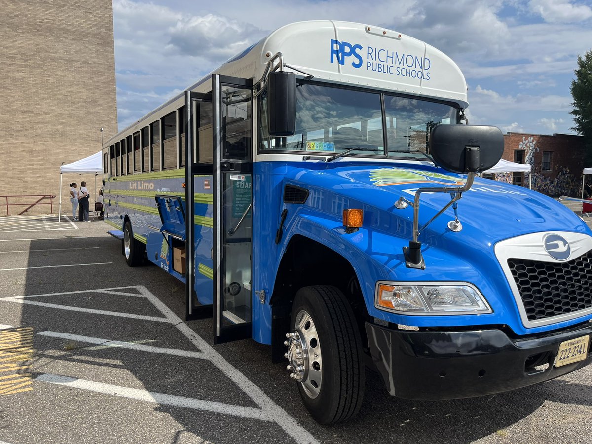 Lit Limo tweet media