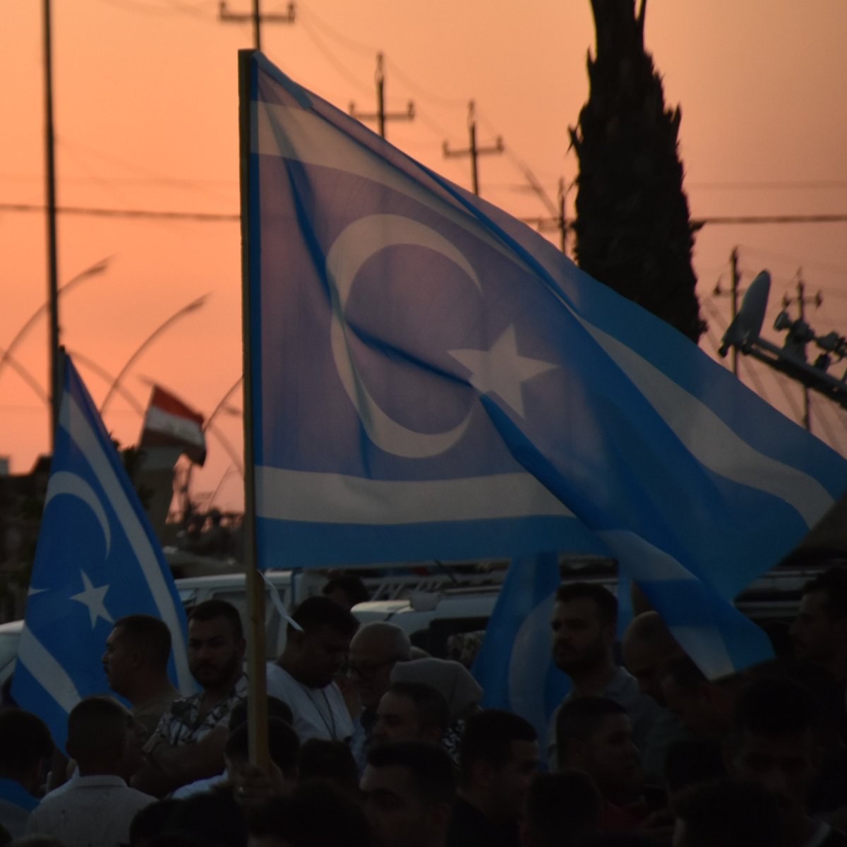 Birliğimizin sarsılmaz dağı
Ümidimizin sönmez çerağı
Birleş ey halkım gelmiştir çağı!

Kerkük Türk'tür Türk Kalacak! 🇹🇷
#DirenKerkük
