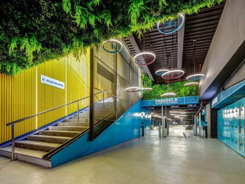 Al igual que el #Bicihub del #MUT, fui a conocer el reciente #BikeCostanera del <a href="/Costanerac/">Costaneracenter </a>.
Pequeño 🧵