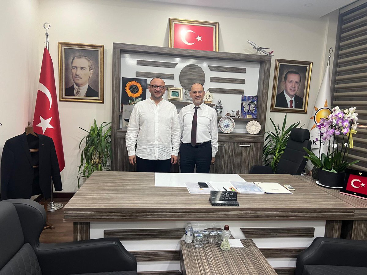 akyenimahalle06's tweet photo. Önceki dönem Ak Parti Yenimahalle İlçe Başkanımız Süleyman Alper İnceöz,Önceki Dönem Yenimahalle İlçe Bşk Yrd. Semih Daştan ve Önceki Dönem İl Bşk Yrd. Burhanettin Aksoy,İlçe Başkanımız @ekremyuce06’ye hayırlı olsun ziyaretinde bulundular.

Nazik ziyaretleri için teşekkür ederiz. https://t.co/vFfsOjWp4A