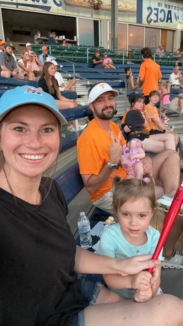 Ari_Gold1070's tweet photo. #EPBlookouts https://t.co/Qo6FFdeW58