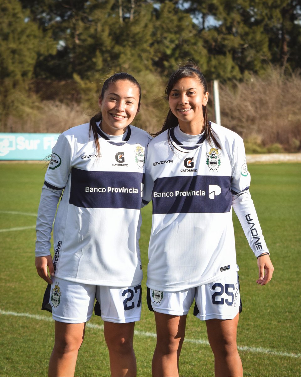 FemeninoCGE's tweet image. 🤩 ¡Más pibas en Primera!

👉🏼 Dahiana Cantero hizo su debut oficial con el plantel superior.

👉🏼 Valentina Aguilar tuvo su primera citación.

¡Seguimos creciendo en Manada! 

#DaleLobo #FábricaDeJugadoras