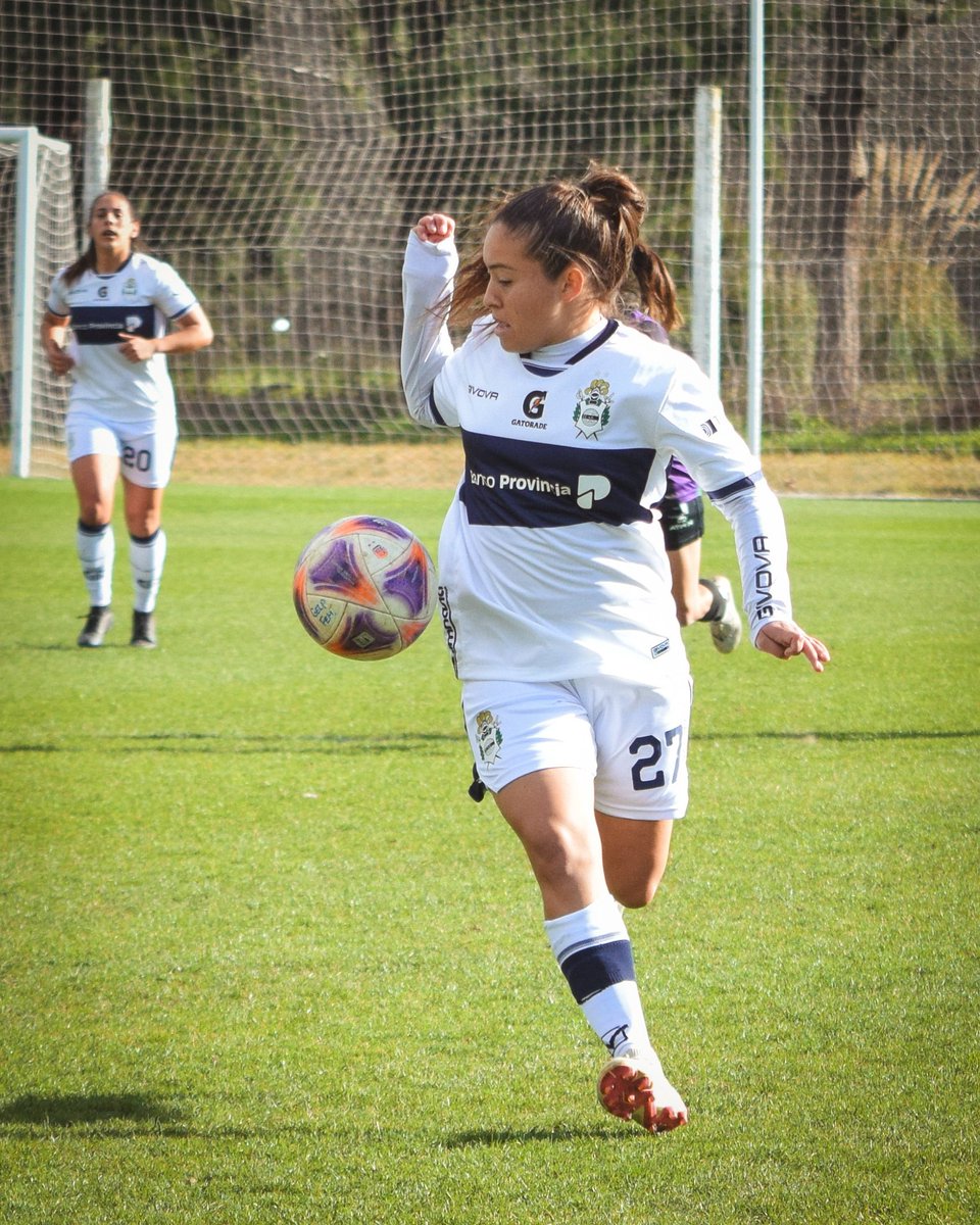 FemeninoCGE's tweet image. 🤩 ¡Más pibas en Primera!

👉🏼 Dahiana Cantero hizo su debut oficial con el plantel superior.

👉🏼 Valentina Aguilar tuvo su primera citación.

¡Seguimos creciendo en Manada! 

#DaleLobo #FábricaDeJugadoras