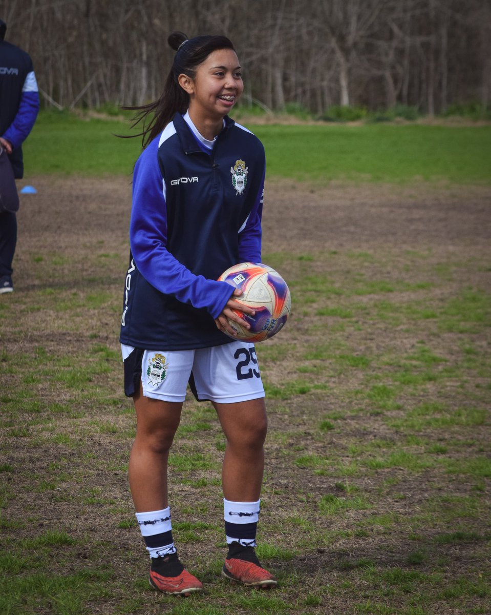 FemeninoCGE's tweet image. 🤩 ¡Más pibas en Primera!

👉🏼 Dahiana Cantero hizo su debut oficial con el plantel superior.

👉🏼 Valentina Aguilar tuvo su primera citación.

¡Seguimos creciendo en Manada! 

#DaleLobo #FábricaDeJugadoras