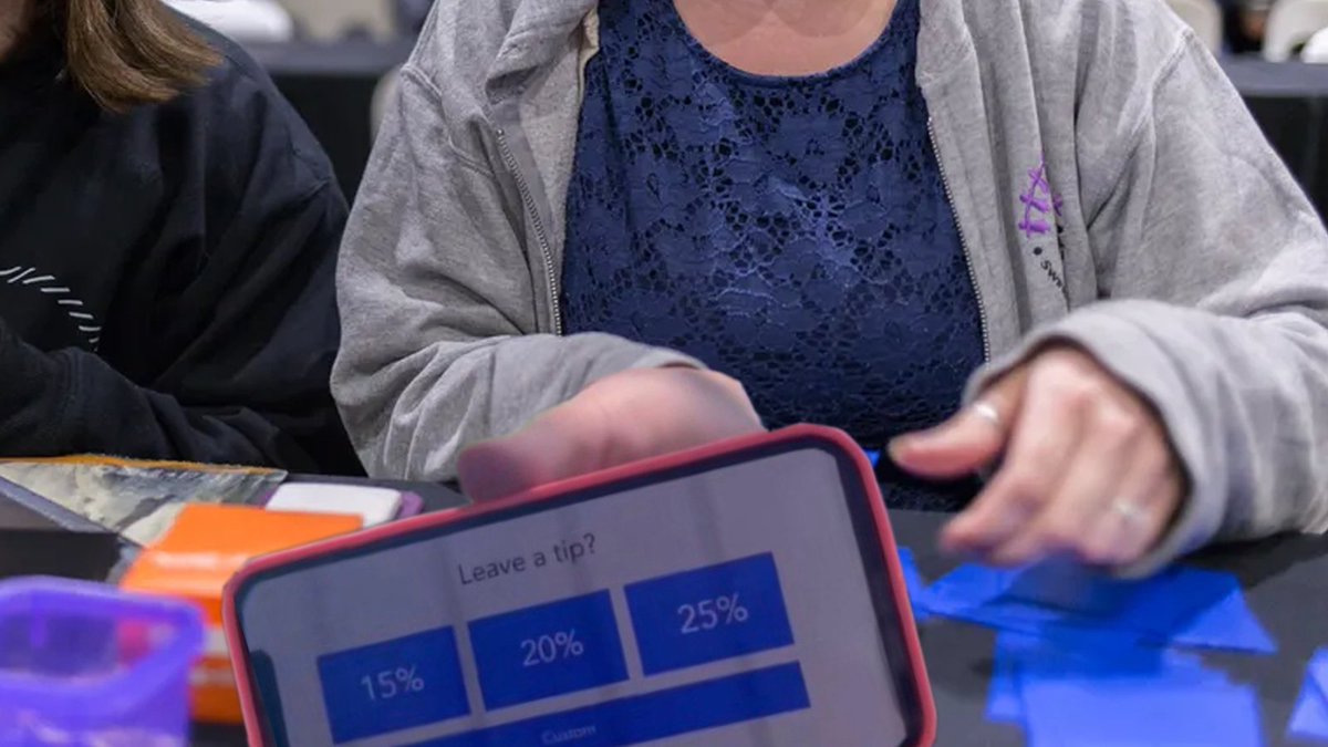 mtgbanding's tweet photo. no longer shaking hands or saying "good game" and instead just doing this at the end of a match https://t.co/SdTXVSwsVc