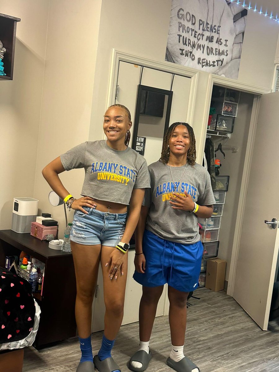 College girls now 💙💛 <a href="/TayelorDavis/">Tayelor Davis</a> <a href="/AlayaGrane/">layagrane03</a> go make us proud 🙏🏾🧡😘 <a href="/LadyChargersWBB/">Central-Macon WBB</a> <a href="/CHSMaconATH/">Central-Macon Athletics</a> <a href="/CHChargers/">Central Chargers</a>