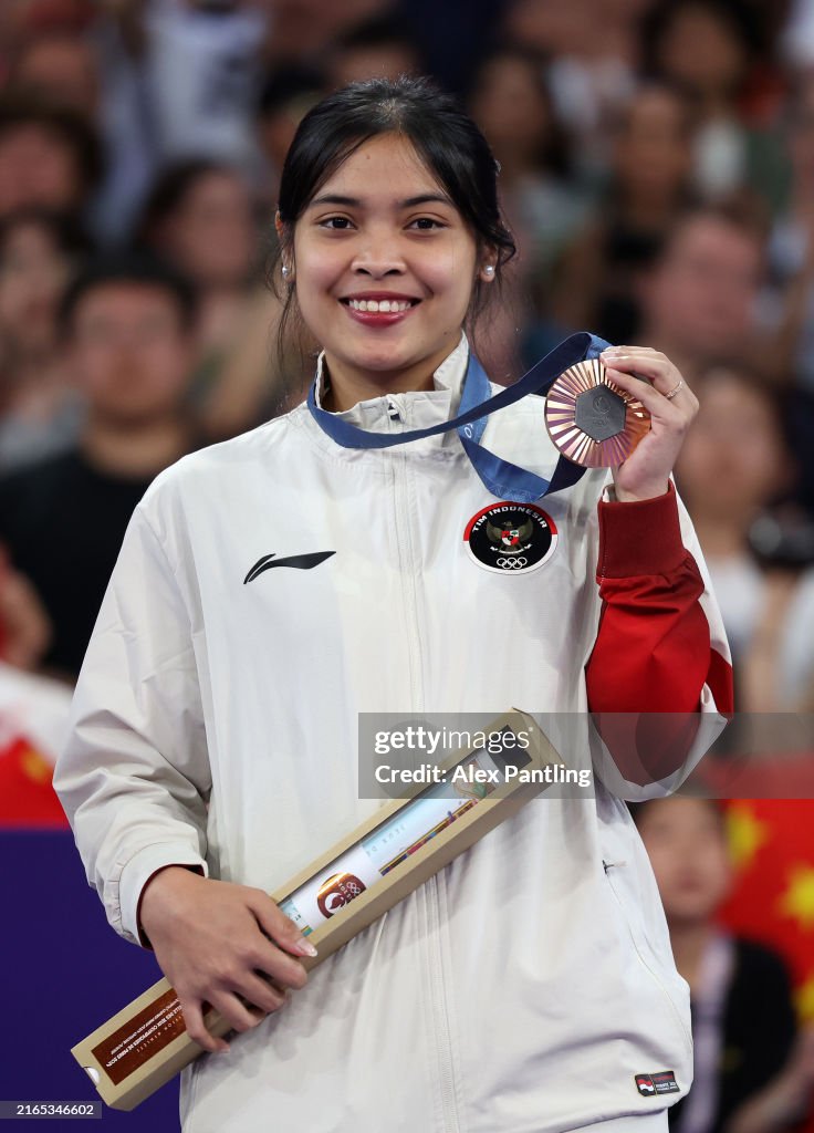 RESMI! 

Bonus Peraih Medali Olimpiade Paris 2024

*Veddriq Leonardo (emas, speed climbing), Rp 6 Miliar 
*Rizki Juniansyah (emas, weightlifting), Rp 6 Miliar
*Gregoria Mariska Tunjung (perunggu, badminton), Rp 1,65 Miliar

*Pelatih peraih emas: Rp 2,75 Miliar 
*Pelatih peraih