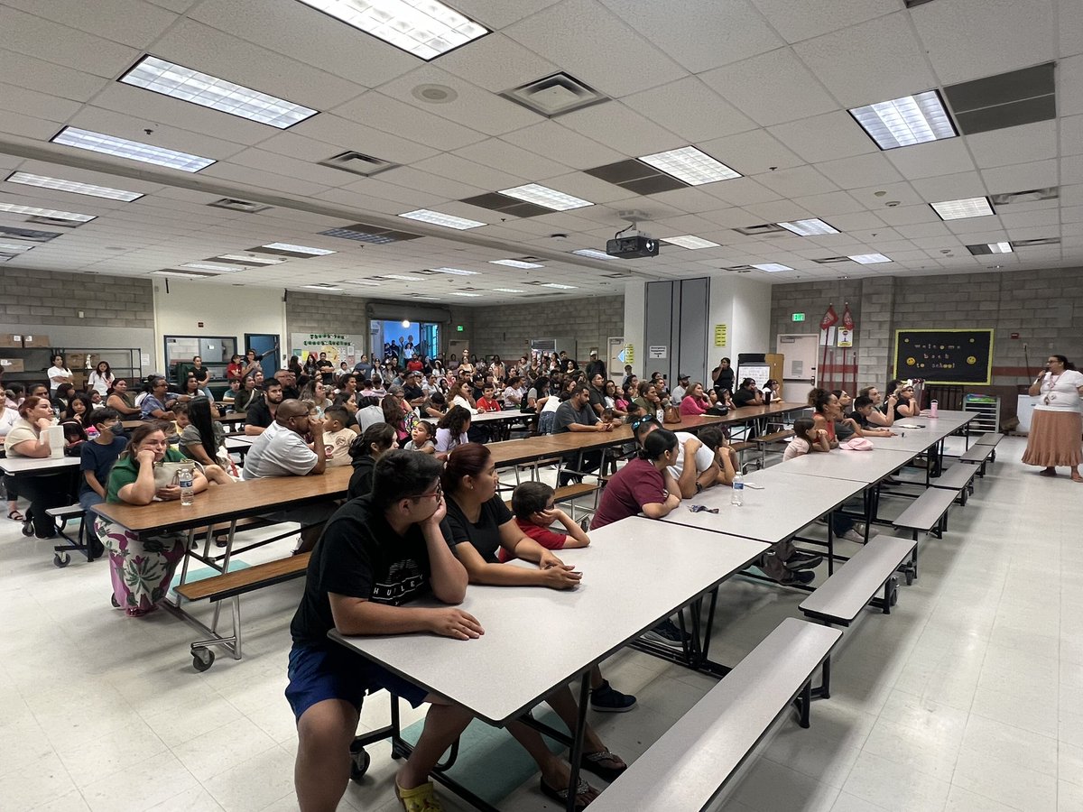MariaPreci17531's tweet image. 2024-25 Title I  Meeting and Back to School Night was a spectacular turnout. Pence families your support is greatly appreciated! @Supt_SBUSD @SBUSD_NEWS #SBUSDdreambuilding #pencepenguins