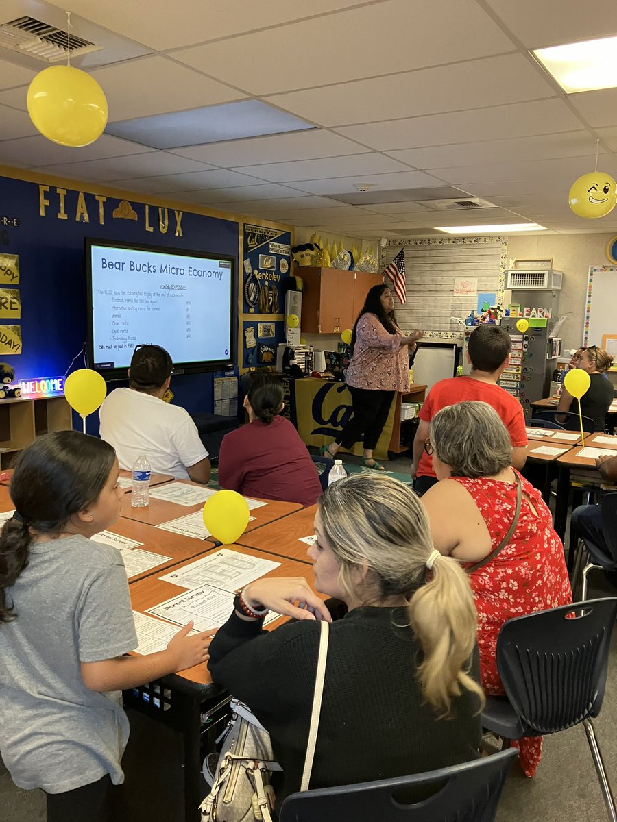 MariaPreci17531's tweet image. 2024-25 Title I  Meeting and Back to School Night was a spectacular turnout. Pence families your support is greatly appreciated! @Supt_SBUSD @SBUSD_NEWS #SBUSDdreambuilding #pencepenguins