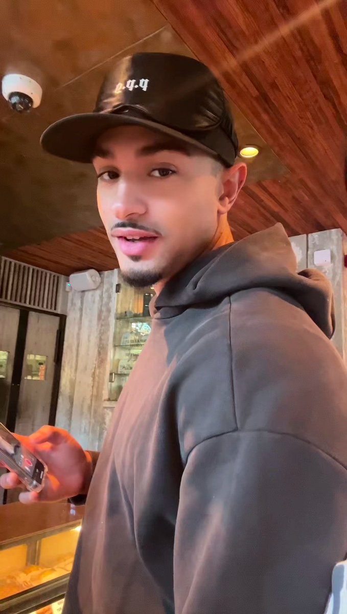 saintxashley's tweet photo. leah's london boy 🫦 https://t.co/0XZtU0UO4Z