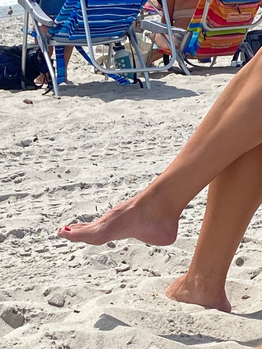 Toeing_theline1's tweet photo. Looks like someone took a candid of me today 🤭…..what would you do if you saw these arches at the beach?? 💦
#archqueen #toespread #candidfeet #beachfeet #feetfetishworld #feetmodel #prettytoes #footmodel #footfetishcommunity #footfetishnation #feetlovers #footporn #footgoddess https://t.co/NqBzqEz1Yf
