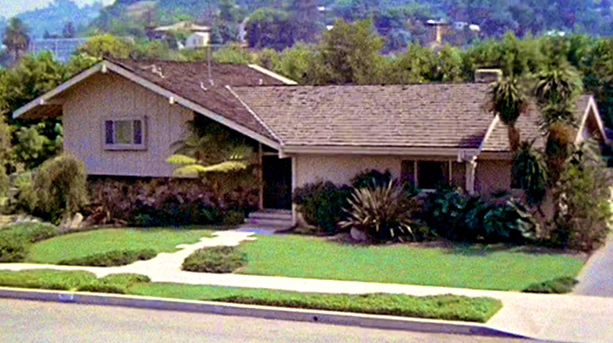 HISGLORYME's tweet image. Whose house is this?