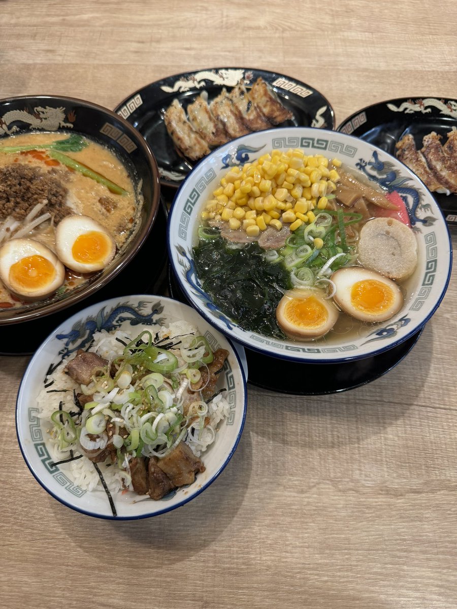 MedicadateJapan's tweet photo. おはようございます🌞
美味しいと聞いて
はじめて行ってみました🍜

#北海道らーめん #みそ熊 さん
どう考えても食べすぎましたが
めっちゃ美味しかったです✨

#企業公式夏のフォロー祭り
#企業公式相互フォロー 
#企業公式さんと繋がりたい
#企業公式が毎朝地元の天気を言い合う https://t.co/uUBgQirZPL