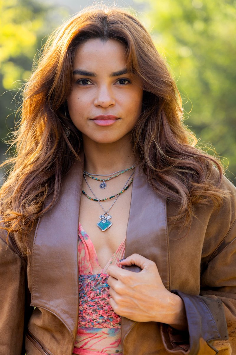 Hoje nossa diva <a href="/LucyAlves/">Lucy Alves</a> vai aparecer na novela #Renascer. Ela vai ser a personagem Lilith. Desejo muita sorte nesse novo trabalho e que venham muitos trabalhos bons por ai 😍🙏🏽.