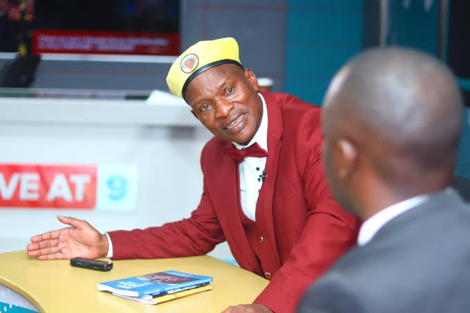 BREAKING: Outspoken political analyst Tamale Mirundi is dead. 

Details to follow.

#NBSUpdates