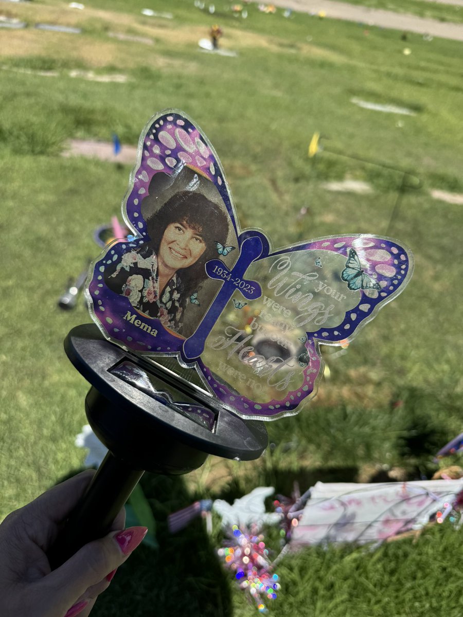ccarrillo1983's tweet photo. Went and decorated my grandma’s resting space today. Hoping her headstone will be in soon. It’s only been a year and a half, but the vase is in. Oak Hill does a big cleanup in September so I’m hoping it’s put in then. #missingyou #ripmema https://t.co/SLQAp4Uxyv