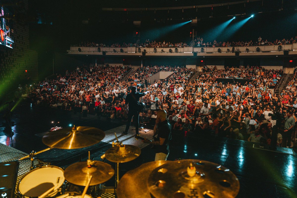 ChrisYoungMusic tweet media