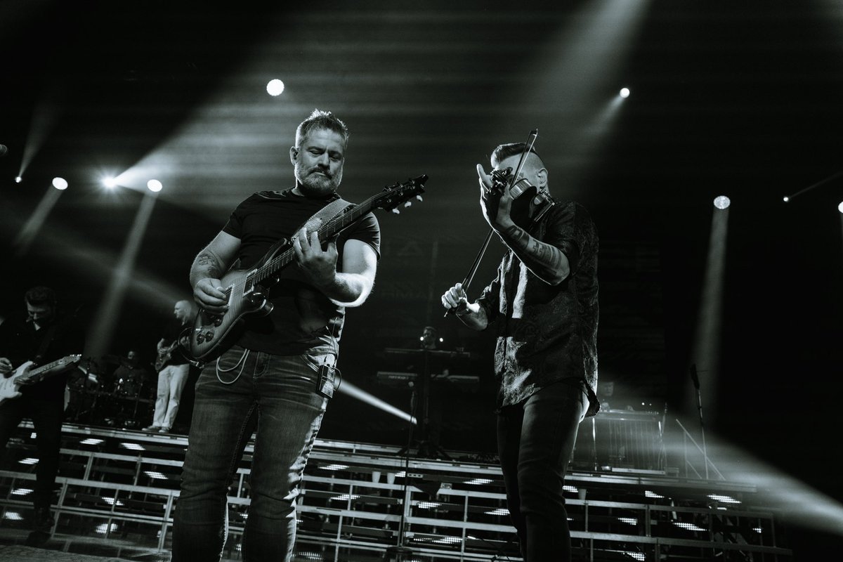 ChrisYoungMusic tweet media