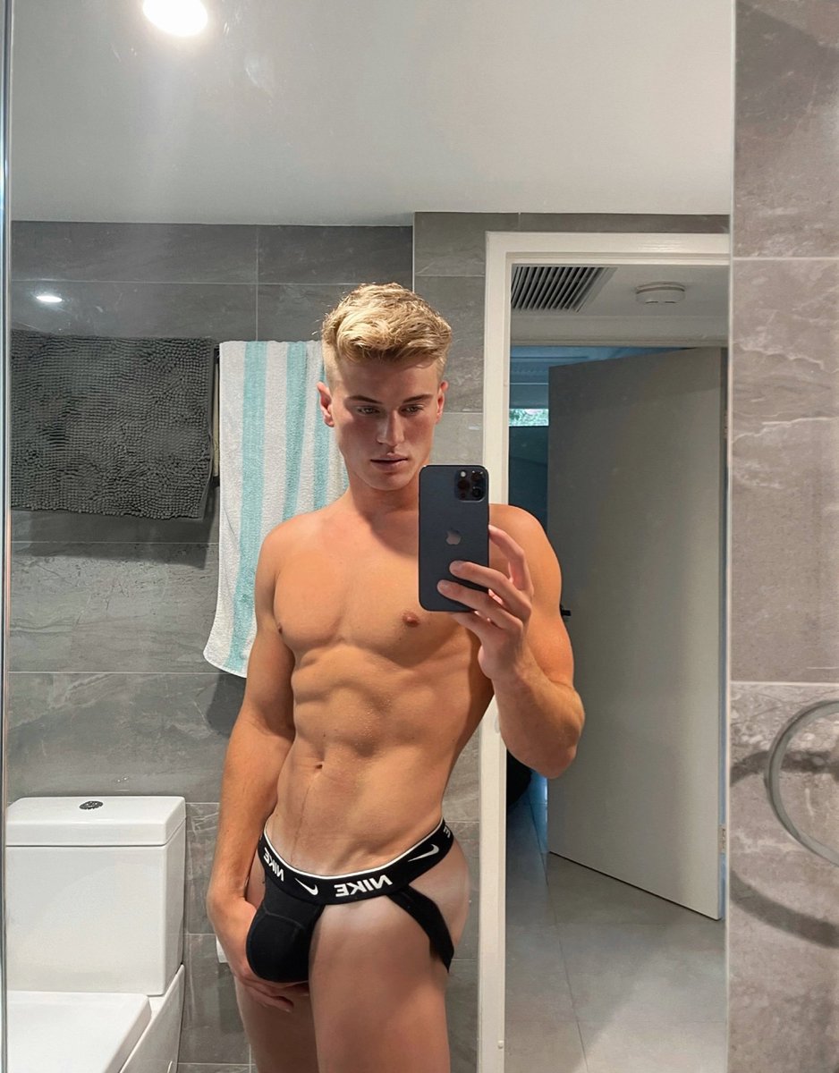 shandownunder_'s tweet photo. hump day https://t.co/lSsNEVdh7i