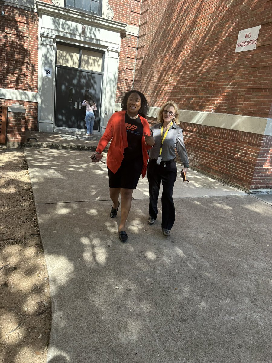 ChrisjBarksdale's tweet photo. Our Fearless @FortWorthISD Leaders!!!
There is NO first day surprise this dynamic duo can’t solve.
#FWISDFirstDay
@tobij @amramsey13 @TBrownEducator https://t.co/Q4Z0LztUSJ