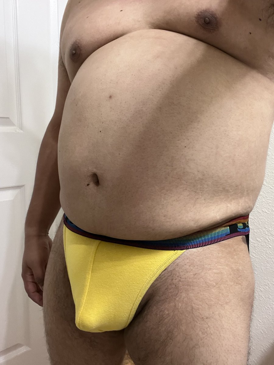 foot sniffer tweet media