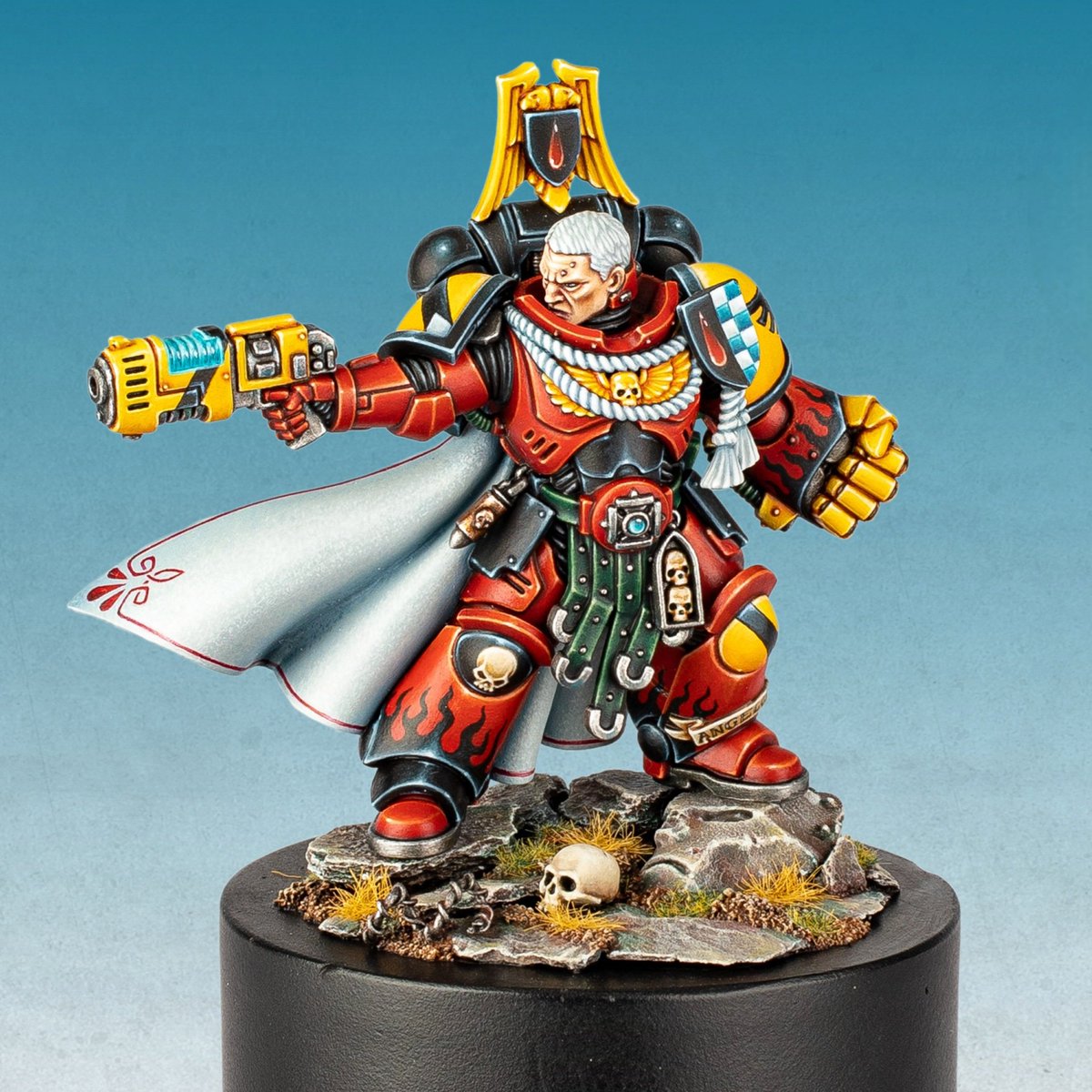 Cheeky Blood Angels Captain I painted back in 2018.
There's something about that 2nd edition style! 😄
#warhammer #warhammer40k #WarhammerCommunity