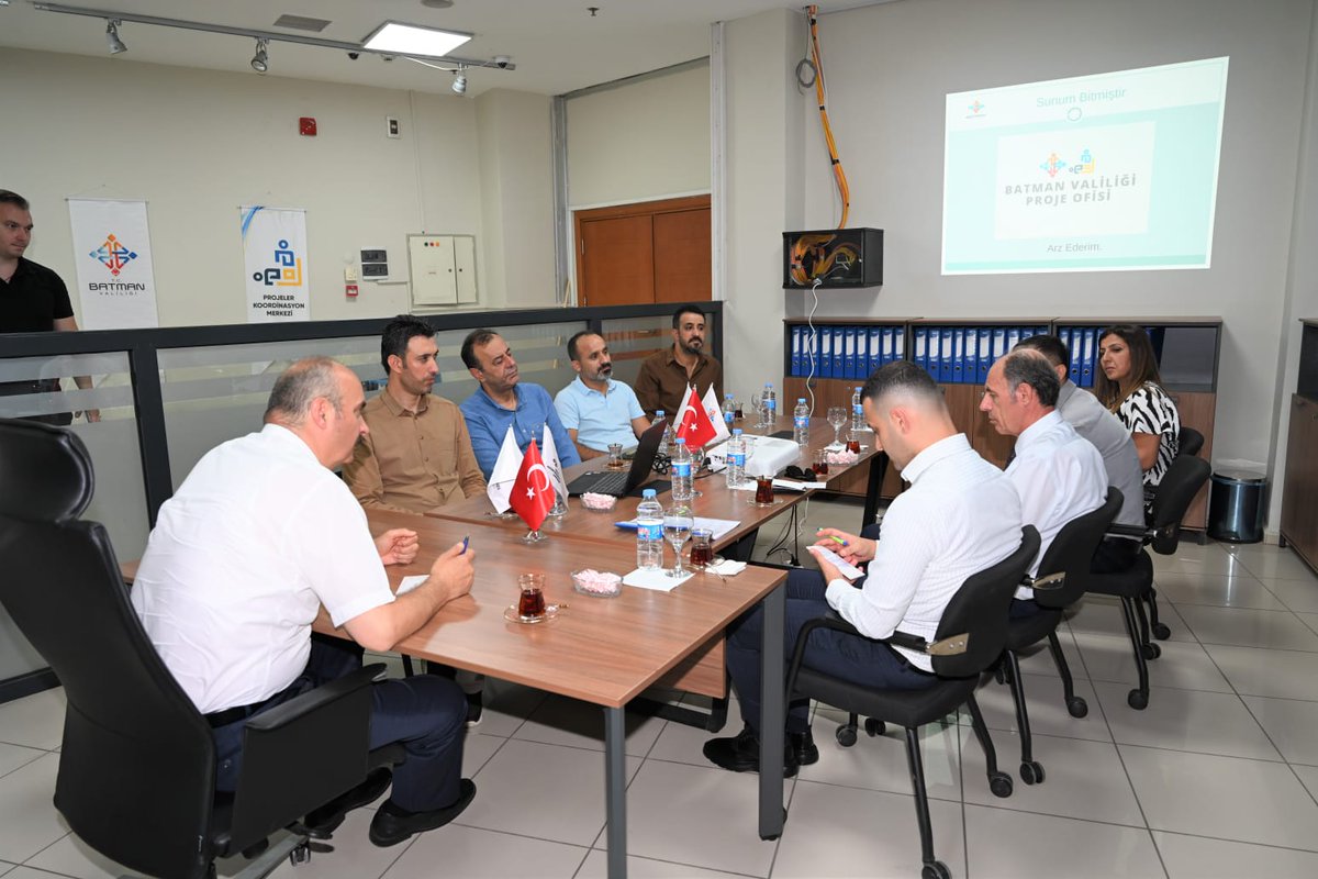 VALİMİZDEN PROJE OFİSİNE ZİYARET 

Valimiz Sayın Ekrem CANALP proje ofisimizi ziyaret ederek proje ofisinin çalışmaları ve yazmış olduğu ulusal ve uluslararası projelerle ilgili bilgi aldı. 

<a href="/batmanvaliligi/">Batman Valiliği</a>
<a href="/canalpekrem/">Ekrem CANALP</a>

Ayrıntılar 👇
batman.gov.tr/valimiz-proje-…