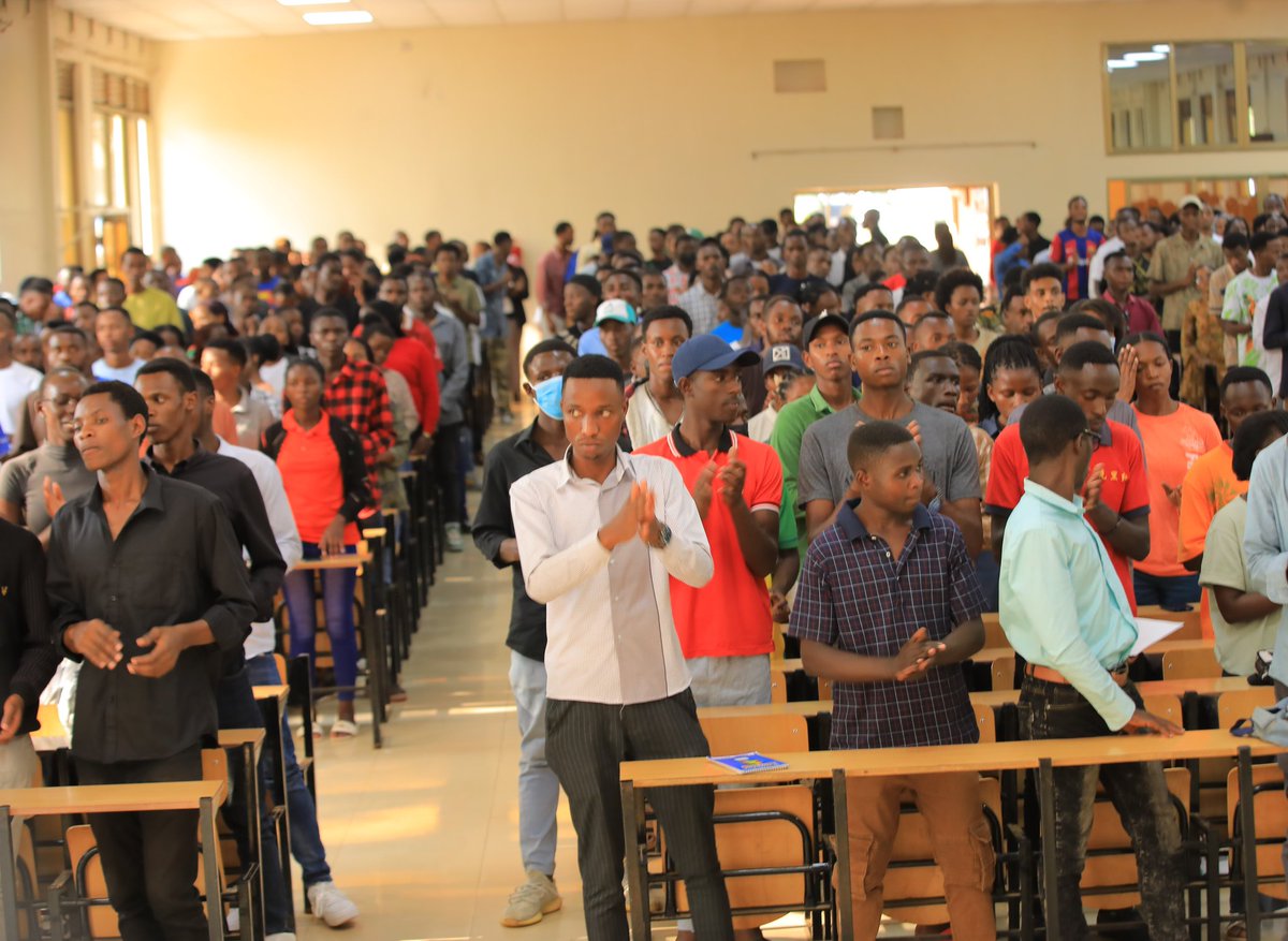 Kigali_College's tweet photo. They urged them  to focus on their studies starting from the Foundation Program as it will equip them with skills that foster a positive learning experience during their studies. https://t.co/uM3uQesGre