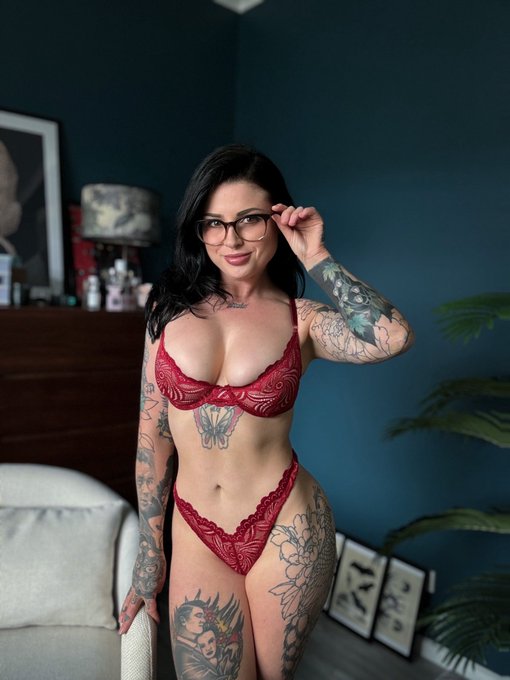 Watch DEMI NOVAK's leaked NSFW photo on TwXstars