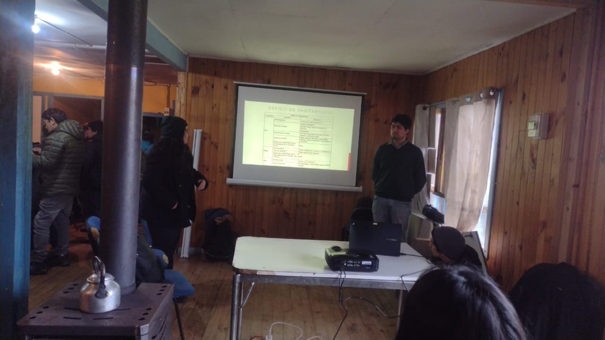 Hoy en Isla TAC, el equipo de Servicio País en Quemchi realizó un taller sobre regularización de títulos y subsidios de vivienda. ¡Gracias a la comunidad por su participación! 🏡🙌#ServicioPaís #Vivienda