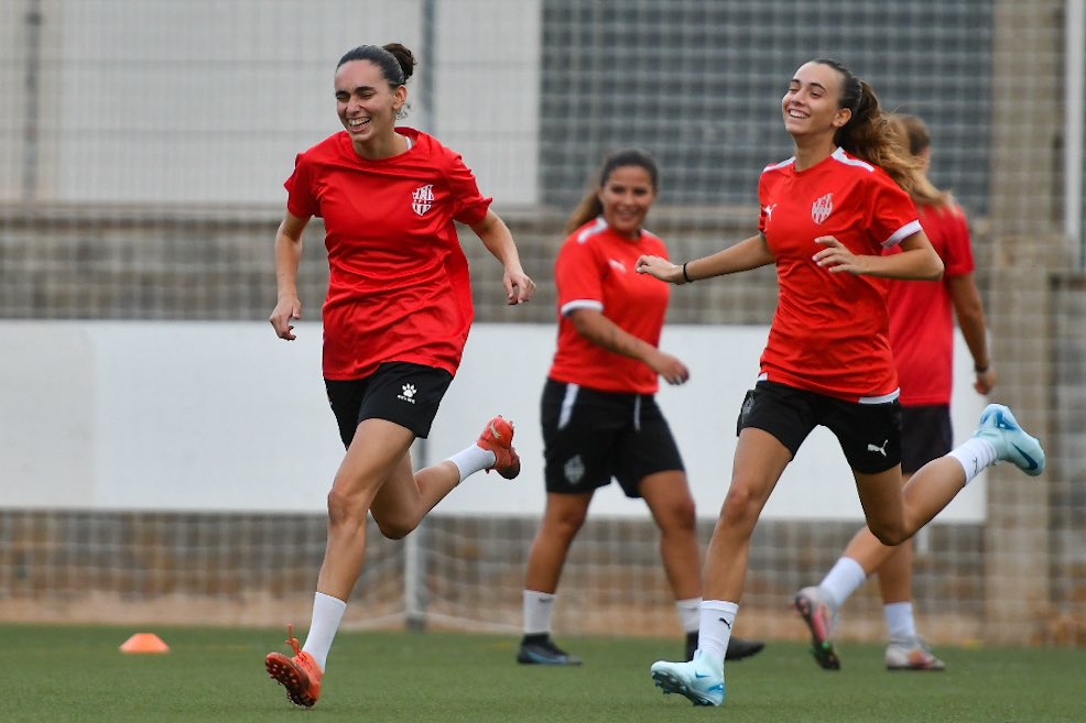 ReusFem's tweet photo. Senyores i senyors… 

𝐄𝐋 𝐑𝐄𝐔𝐒 𝐇𝐀 𝐓𝐎𝐑𝐍𝐀𝐓! 😍

#ffutbolbasereus #reusfemení https://t.co/or3115RbiG