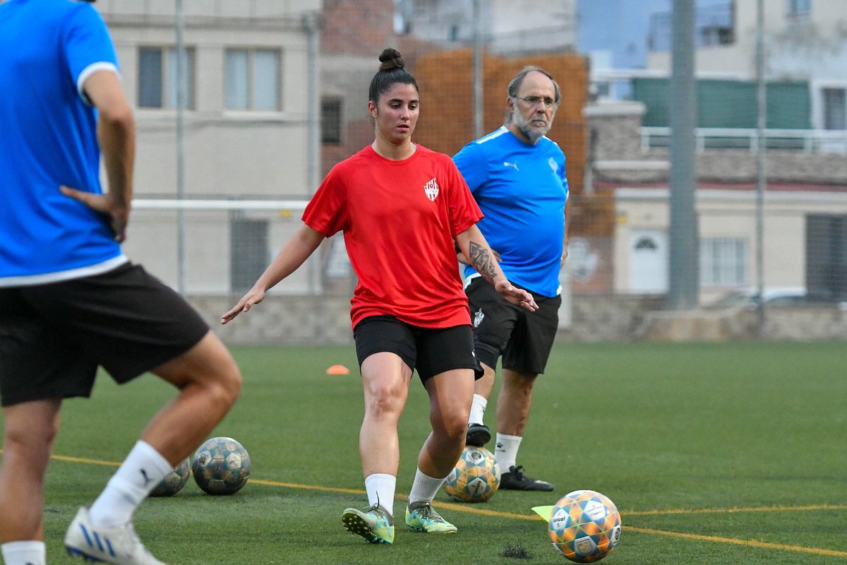 ReusFem's tweet photo. Senyores i senyors… 

𝐄𝐋 𝐑𝐄𝐔𝐒 𝐇𝐀 𝐓𝐎𝐑𝐍𝐀𝐓! 😍

#ffutbolbasereus #reusfemení https://t.co/or3115RbiG