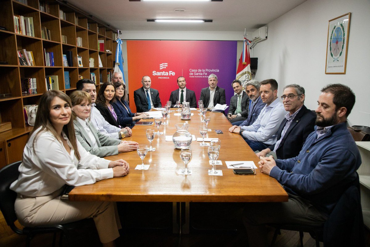 AGPuertos's tweet photo. Con orientación federal y espíritu ejecutivo, el encuentro sirvió para repasar las problemáticas y oportunidades de los puertos y trabajar juntos en sus soluciones. https://t.co/Dk8Sd1oP8T