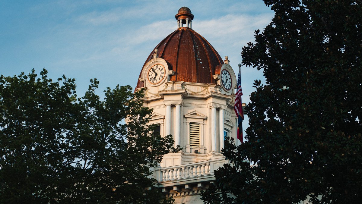HereInMiss's tweet photo. Lee County Courthouse, Tupelo #Mississippi https://t.co/g5HlEossjf