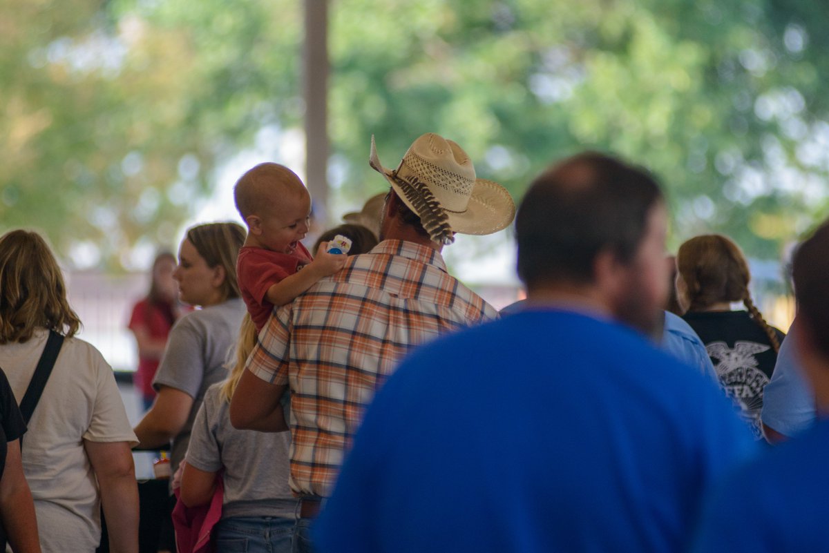 MUExtensionVC's tweet photo. For 64 years Farm Family Day at the @MoStateFair celebrates Missouri’s Farm Families and the role they play in our state’s economy. Last night, I had the honor of meeting a lot of this year's recipients. Congratulations to all and thank you for all you do for Missouri. https://t.co/GUp72kDBvB