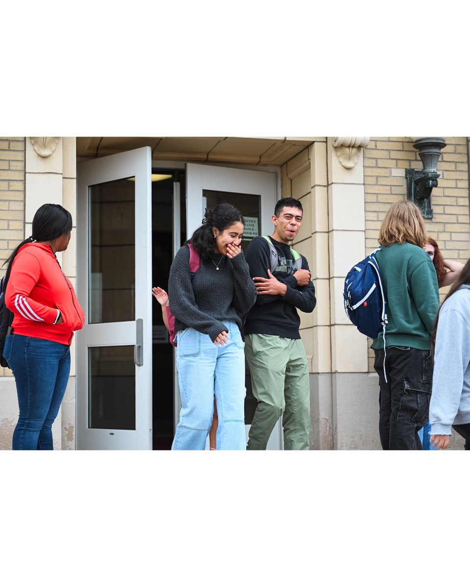 LHSLinks's tweet image. Today, we enjoyed the first day with all of our 9th-12th graders in the building. It was a great day of reconnecting as a school community with lots of hugs, high fives, handshakes, and smiles. #GoLinks #FirstWeekLPS