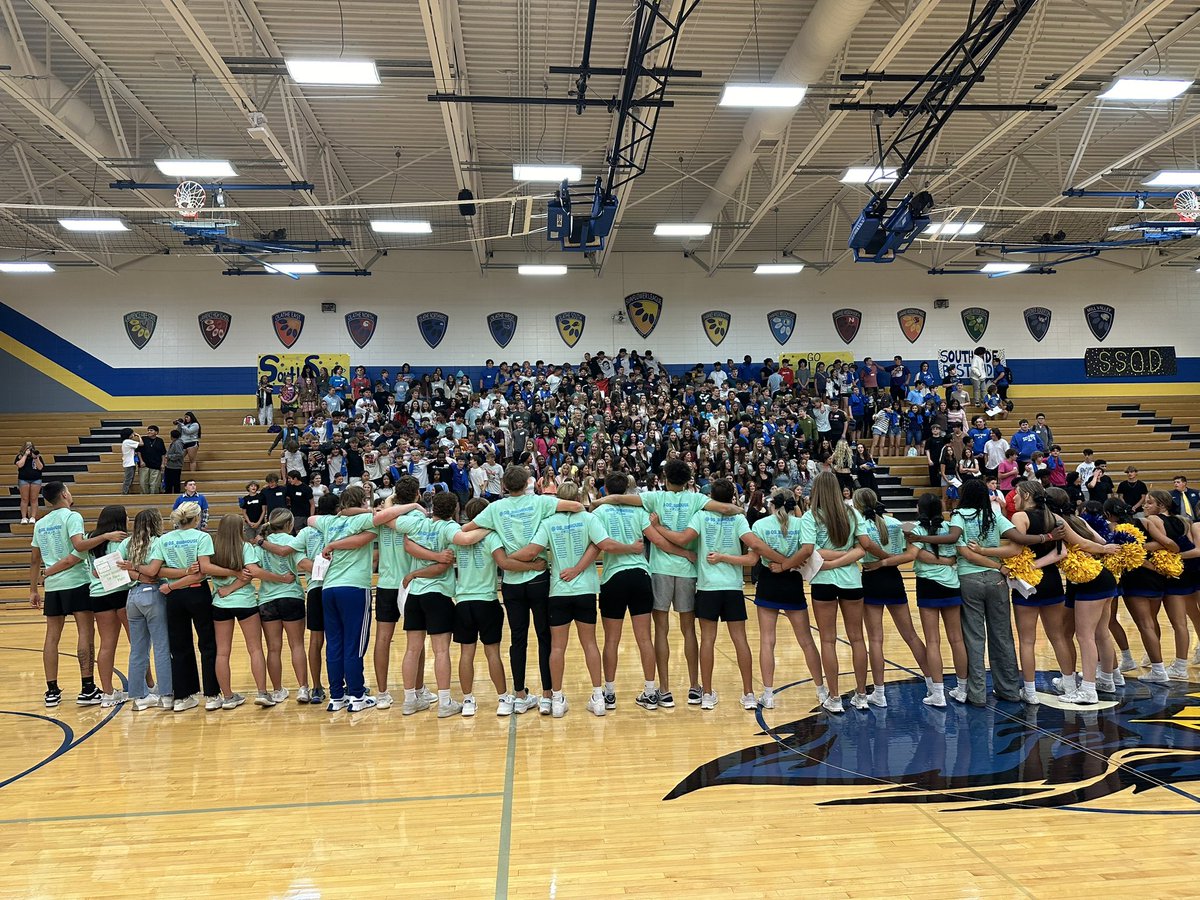 OS_BirdHouse's tweet photo. Class of 2028… WELCOME TO THE BIRDHOUSE 💛💙

@OlatheSouthHS https://t.co/LlkErip1pb