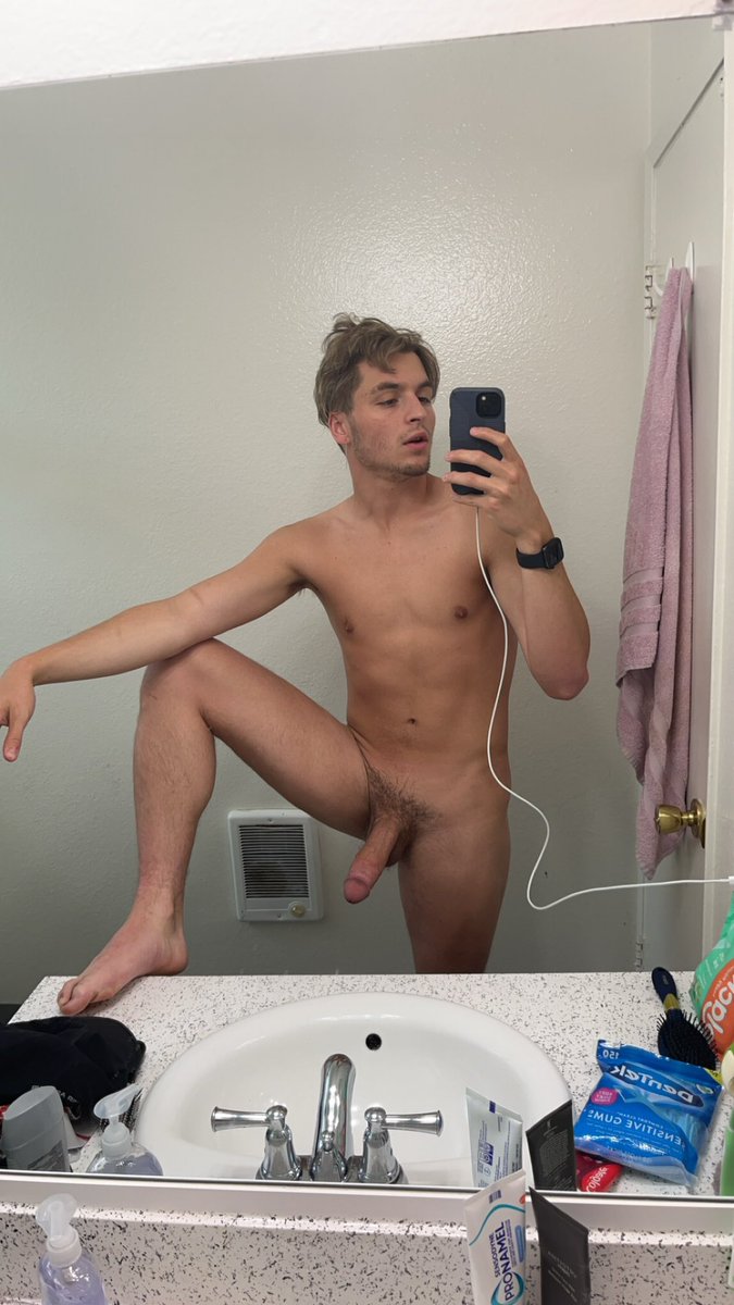 Juicyguyy's tweet photo. Come get yourself a hung twink that can cook and you’ll never regret it. 

Will cook for kisses btw… 😈😘😘 https://t.co/5ugdkXcCfb