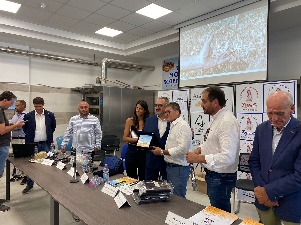 SEMETICAsrl's tweet photo. SEMETICA al Convegno Filiera Grano Tenero L'Oro d'Irpinia tenutosi a Grottaminarda - Molino Scoppettuolo, i punti salienti del recente convegno sulla filiera del grano tenero, tenutosi a Grottaminarda presso il Molino Scoppettuolo
https://t.co/jNBhuvxcGK
#GranoTenero #OroDIrpinia https://t.co/0k8hf1uwBw